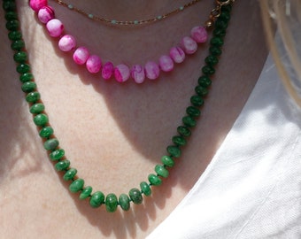 Collier de tsavorite naturelle nouée en soie | Longues pierres précieuses lisses remplies d'or 14 carats noeuds verts à la main perles de bonbons semi-précieuses