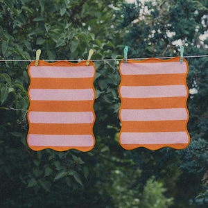 Pink & Orange Striped Wavy Placemats – Set of 2| Wavy Edge Cotton Table Mats | Summer Table Decor | Modern Mediterranean Style