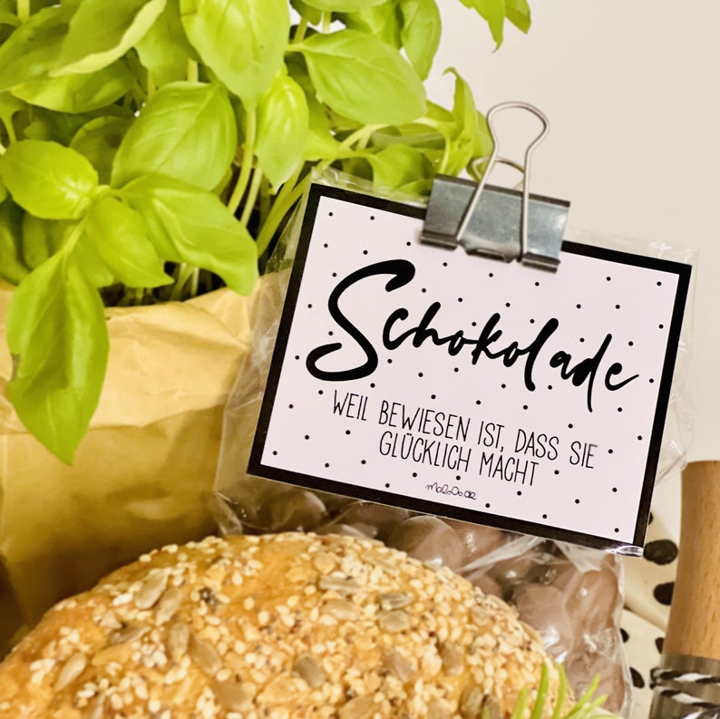 Schokolade weil bewiesen ist, dass sie Glücklich macht. Geschenkkorb zum Einzug in Wohnung, Haus, WG