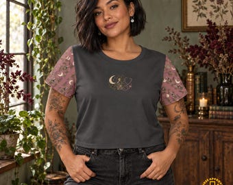 T-shirt court « Guérison et Sortilèges », T-shirt d'infirmière sorcière, Manches botaniques mauves