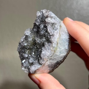 Grüner Quarz Druzy Amethyst Kristall mit Regenbögen, aus Uruguay