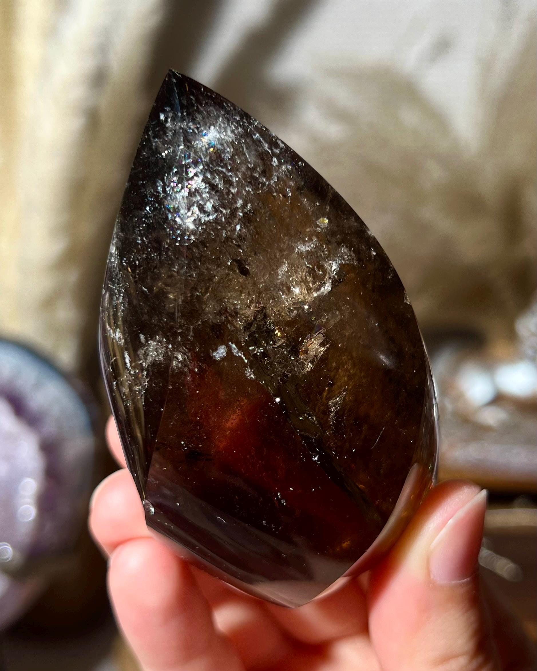 ダークスモーキークォーツフレーム - ブラジル、ミナスジェライス産の