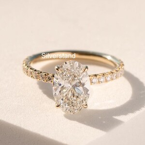 Bague de fiançailles en moissanite ovale de 2,5 carats, cadeau pavé en or 10 carats 14 carats 18 carats pour son anniversaire, alliance