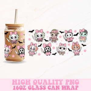 Könnte beinhalten: Ein 16oz Glas-Dosen-Wrap mit einem rosa-weißen Design mit verschiedenen Comicfiguren, die Messer halten. Zu den Figuren gehören ein Geist, ein Clown, ein Zombie und eine Freddy-Krueger-ähnliche Figur. Das Design enthält auch Fledermäuse und Sterne.