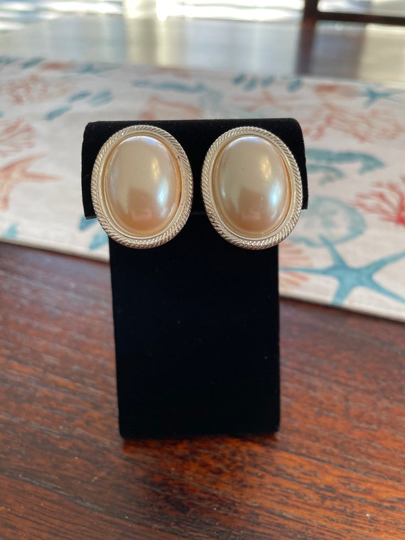 Vintage Earrings Pearl 1980's