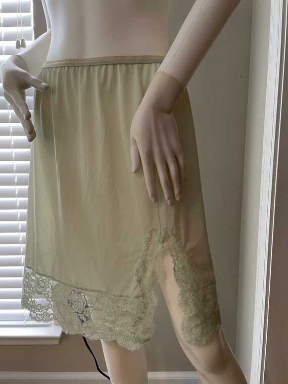 Vintage Slip Lingerie Vanity Fair  Slip Skirt  19… - image 6