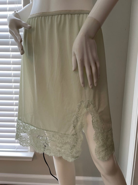 Vintage Slip Lingerie Vanity Fair  Slip Skirt  19… - image 5