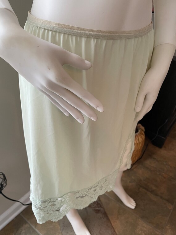 Vintage Slip Lingerie Vanity Fair  Slip Skirt  19… - image 9