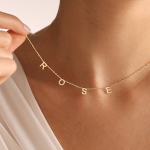 Colar com letras personalizadas, joias com nome inicial personalizado, colar com letras espaçadas, colar delicado dourado, colar com monograma, presente para ela