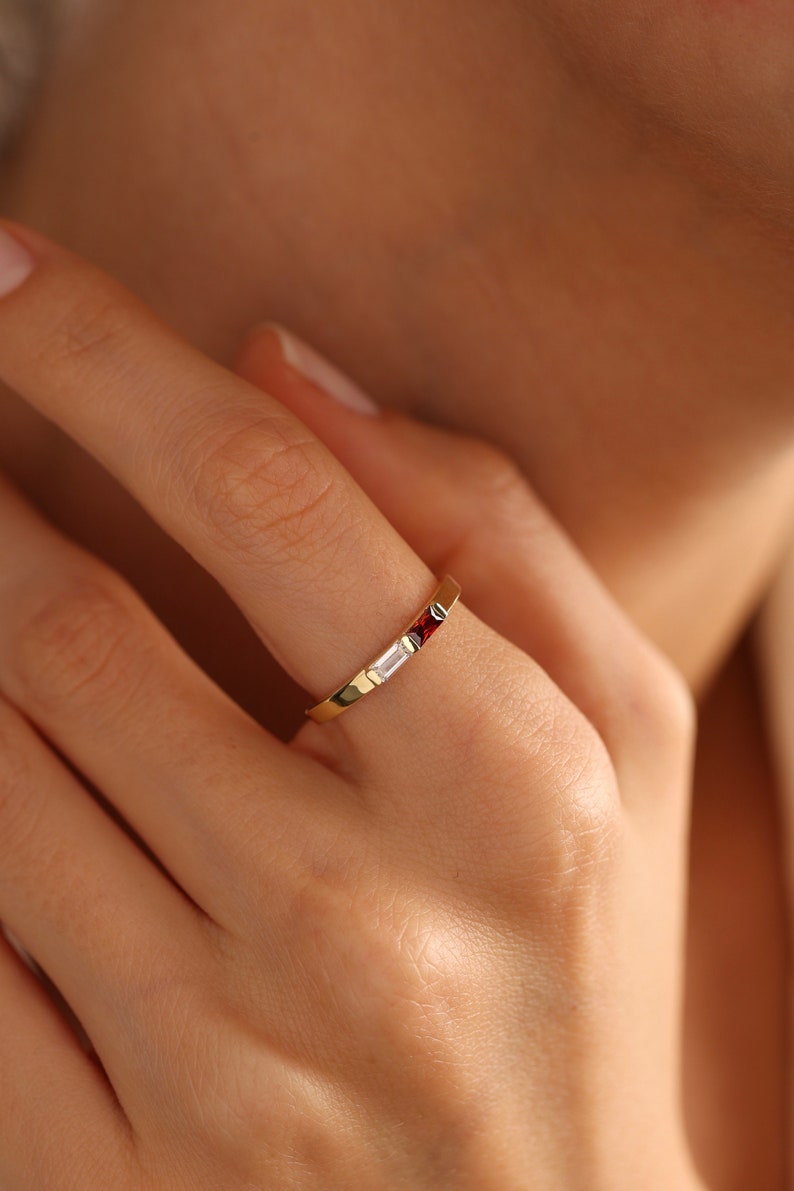 Baguette Geburtsstein Ring, Benutzerdefinierte stapelbar Edelstein Ring, perfekt für jeden Tag, personalisierte Geschenke für Mutter, Baby-Dusche-Geschenk, Weihnachtsgeschenk Bild 2