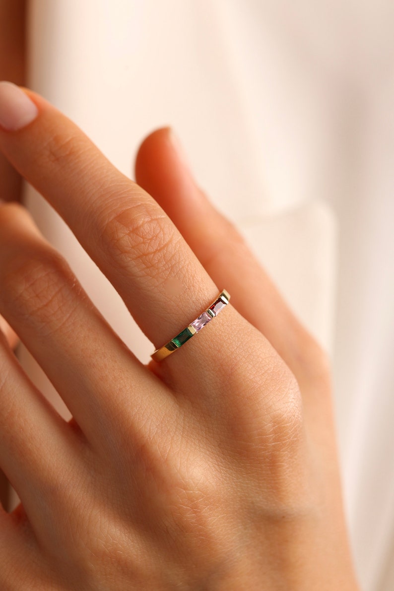 Baguette Geburtsstein Ring, Benutzerdefinierte stapelbar Edelstein Ring, perfekt für jeden Tag, personalisierte Geschenke für Mutter, Baby-Dusche-Geschenk, Weihnachtsgeschenk Bild 5