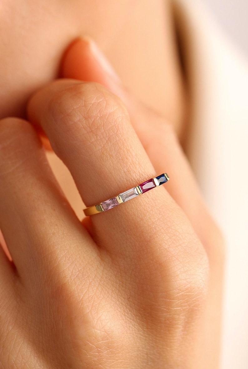 Baguette Geburtsstein Ring, Benutzerdefinierte stapelbar Edelstein Ring, perfekt für jeden Tag, personalisierte Geschenke für Mutter, Baby-Dusche-Geschenk, Weihnachtsgeschenk Bild 9