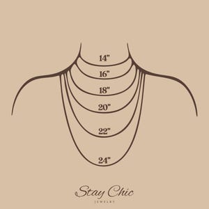 Puede incluir: Un diagrama que ilustra las longitudes de los collares, que van desde 35,5 cm hasta 61 cm, que se muestra en un cuello y hombros estilizados. El texto "Stay Chic Jewelry" est&aacute; en la parte inferior. La imagen es en tonos marrones.