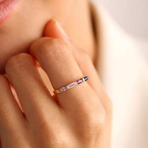 Baguette Geburtsstein Ring, Benutzerdefinierte stapelbar Edelstein Ring, perfekt für jeden Tag, personalisierte Geschenke für Mutter, Baby-Dusche-Geschenk, Weihnachtsgeschenk Bild 7