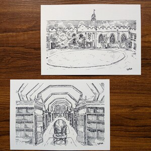 Zwei A5 Drucke vom St. John's College, Oxford auf cremefarbenem Karton (The Old Bibliothek & Front Quad)