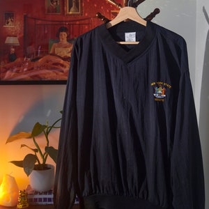 Vintage 80s/90s Munsingwear NY State Senate Pull Over. Size Large. L. 100% Nylon, Made in the USA.