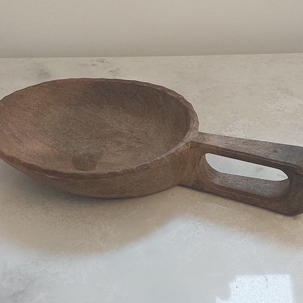 Bowl. in the shape of a grain scoop