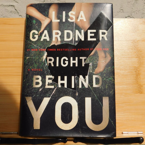 Lisa Gardner's "Right Behind You", Combination Mystery, Thriller, and Suspense, Pre-Loved Books, Sustainable Book Shopping, Bookshelf Decor