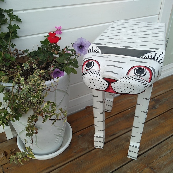 猫のコーヒーテーブル 手彫りギフト ユニークなデザイン ホワイト フェアトレード & 手彫り・ペイントテーブル サイドテーブル