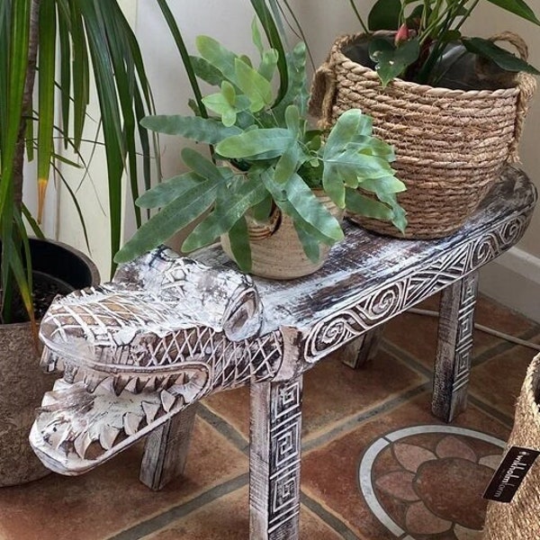 Table d'appoint en crocodile, table rustique artisanale pour boissons ou plantes