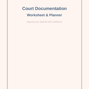 Op de afbeelding: Een crèmekleurig werkblad en planner met een roze rand. De tekst "Court Documentation Worksheet & Planner" is donkerblauw. Daaronder staat de tekst "Organiseer uw juridische leven met vertrouwen." in een kleinere, lichtere letter.
