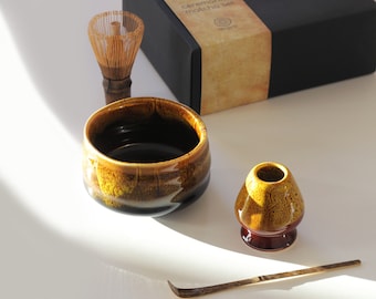 Zeremonielles Matcha Geschenk-Set: Bambus Schneebesen und Schaufel, handglasierte Keramikschale & Schneebesenhalter