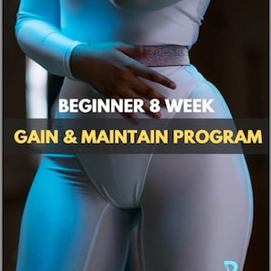 Può includere: Una donna che indossa abiti da allenamento bianchi con il testo "BEGINNER 8 WEEK GAIN & MAINTAIN PROGRAM" e la lettera "R" con il testo "BAWM" sotto.