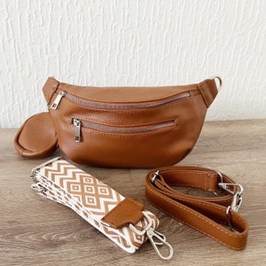 Leder Bauchtasche mit breitem Gurt, Geschenke für Frauen, Cognac Ledertasche, Umhängetasche Leder Frauen