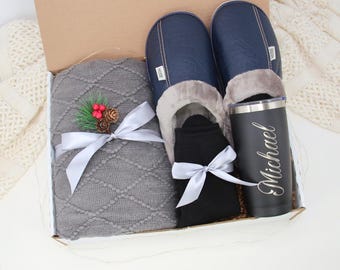 Personalized Christmas Gift Basket for Men, Cozy Blanket, Slippers & Tumbler