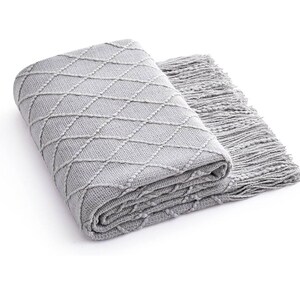 Coffret cadeau personnalisé pour une retraite réussie : couverture, chaussons, gobelet gravé et coffret cadeau. Idée cadeau pour un mari ou un papa. image 8