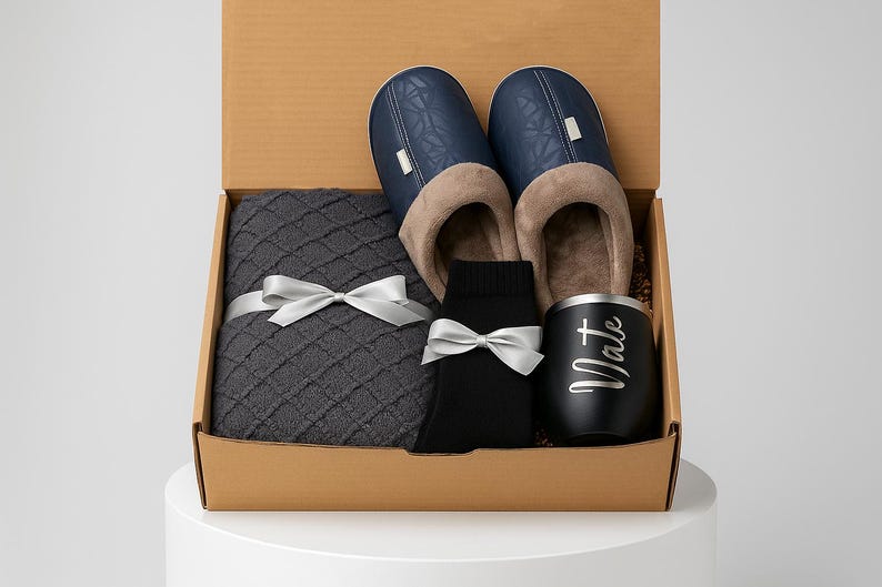 Personalized Gift Box For Men With Blanket Slippers Set For Him Custom Gift For Dad Husband Boyfriend Him Thank You Get Well Sending Hug Box imagem 1