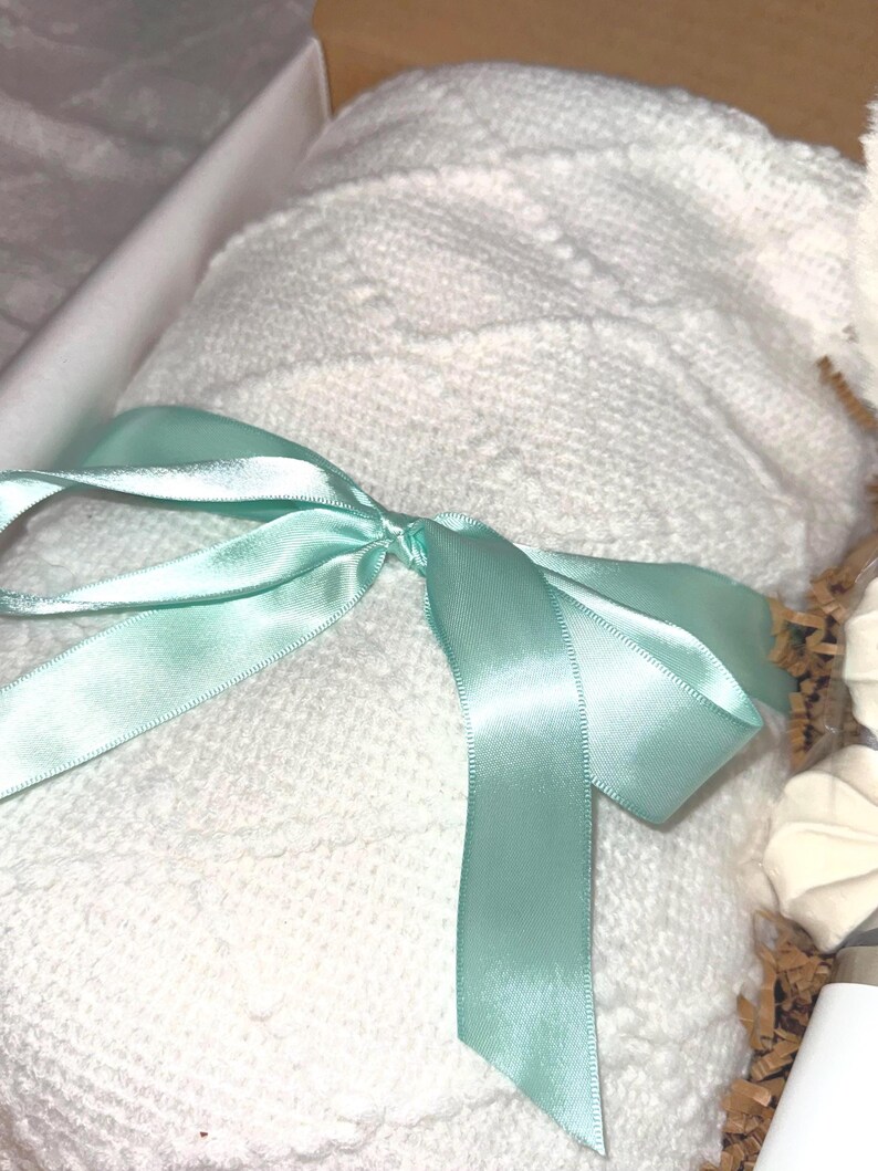Cozy Christmas Gift For Her Women Hygge Box With Blanket Slippers Sending Love Hugs Gift For Grandma Get Well Soon Thank You Mother Gift Box Bild 2