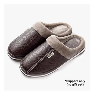 Personalized Gift Box for Him - Custom Name Tumbler, Blanket, Slippers & Socks - Cozy Winter Christmas Gift for Men, Husband, Dad, Grandpa immagine 10