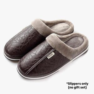 Personalized Gift Box for Him - Custom Tumbler, Cozy Slippers & Socks - Christmas Gift Set for Men, Boyfriend, Husband, Dad Holiday Basket imagem 11
