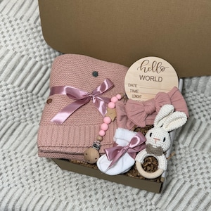 New Baby Girl Gift Set Welcome to the World Gift Newborn Girl Gift Box It’s a Girl Gift Basket Newborn gift box Baby Shower Gift for Girls
