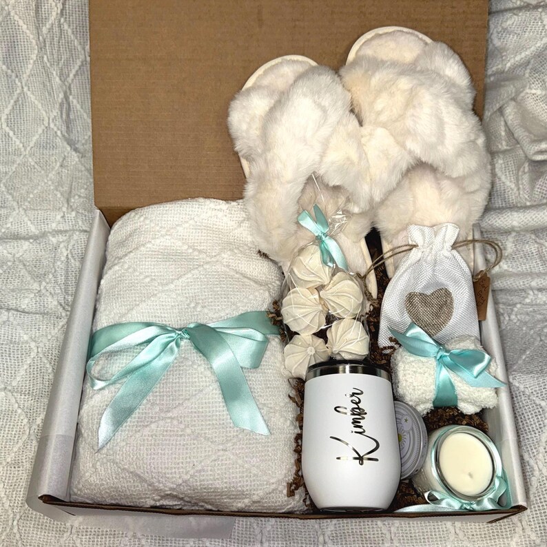 Cozy Christmas Gift For Her Women Hygge Box With Blanket Slippers Sending Love Hugs Gift For Grandma Get Well Soon Thank You Mother Gift Box Bild 1