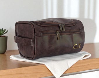 Monogrammed Men's Wash Bag: Personalized Groomsmen Gift