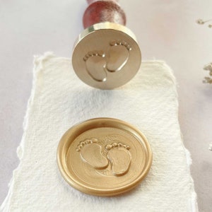 Baby Füße Wachs Stempel | Wachsstempel zum gestalten von Siegeln für Babypartyeinladungen, Babykarte und Geburtsanzeigen | Baby-Fußabdrücke