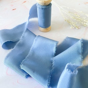 Nastro di seta blu aeronautica / Rotolo da 5 metri di nastro di seta Habotai largo 50 mm con bordo grezzo / Nastro di seta su bobina di legno / Bordo sfilacciato