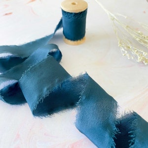 Nastro di seta blu navy / Rotolo di nastro di seta Habotai con bordo sfrangiato venduto su una bobina di legno / Nastro di seta blu navy