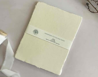 Vanille handgeschöpftes Baumwollpapier | Cremefarbenes handgeschöpftes Papier mit Büttenrand | 150gsm Papier aus recycelten Materialien
