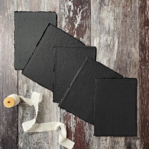 Schwarze Handmade Karte (Vegan) | PACKUNG MIT 5 BLÄTTER | Büttenrand Karte aus recycelten Cotton Rag Papier | Karte für Einladungen, Kalligraphie