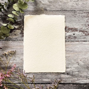 Ivory Handgemachte Karte | PACKUNG MIT 5 BLÄTTER | Büttenrand Karte aus recycelten Baumwollfasern | Vegan, Säurefrei und Umweltfreundlich