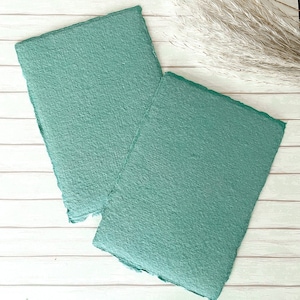Jadegrüne handgemachte Karte | PACKUNG MIT 5 BLÄTTER | Büttenrand Karte aus Recycled Cotton Rag Fibres | Umweltfreundliche vegane Karte und Papier