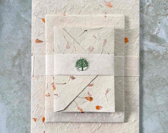 Carta e buste Lokta fatte a mano in Nepal - Marigold / Carta nepalese con fiori di calendula pressati