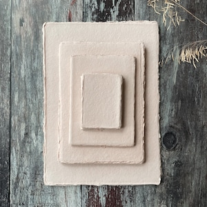 Blush Handmade Paper / CONFEZIONE DA 5 FOGLI / Carta di cotone riciclato con bordi frastagliati / Carta fatta a mano in rosa cipria