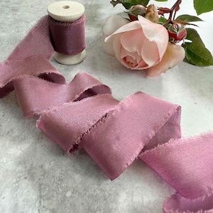 Seidenband in Mauve | Habotai Seidenband auf einer Holzrolle | Ausgefranste Kanten | 5 Meter Rolle | 25mm oder 50mm breit | 1 Zoll oder 2 Zoll Breite