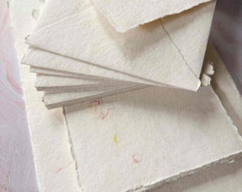 Sobres de papelería hechos a mano con papel de algodón y fibras de lana / Bordes irregulares