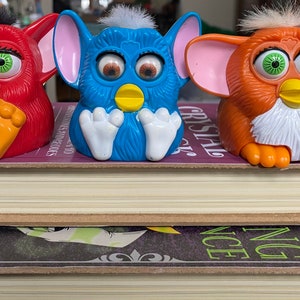 Zestaw 3 zabawek Furby z McDonald's z 1990 roku