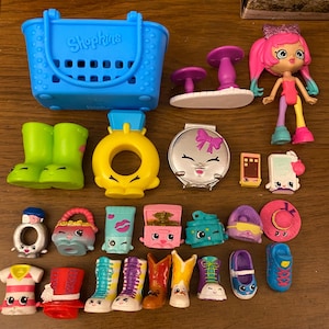 24 piece clothes/accessories shopkin bundle!